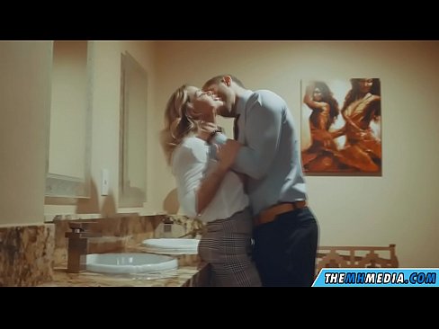 ❤️ Cum busty flava seducit in latrinae publicae Sex video  at porn la.xxxdeutschepornos.ru